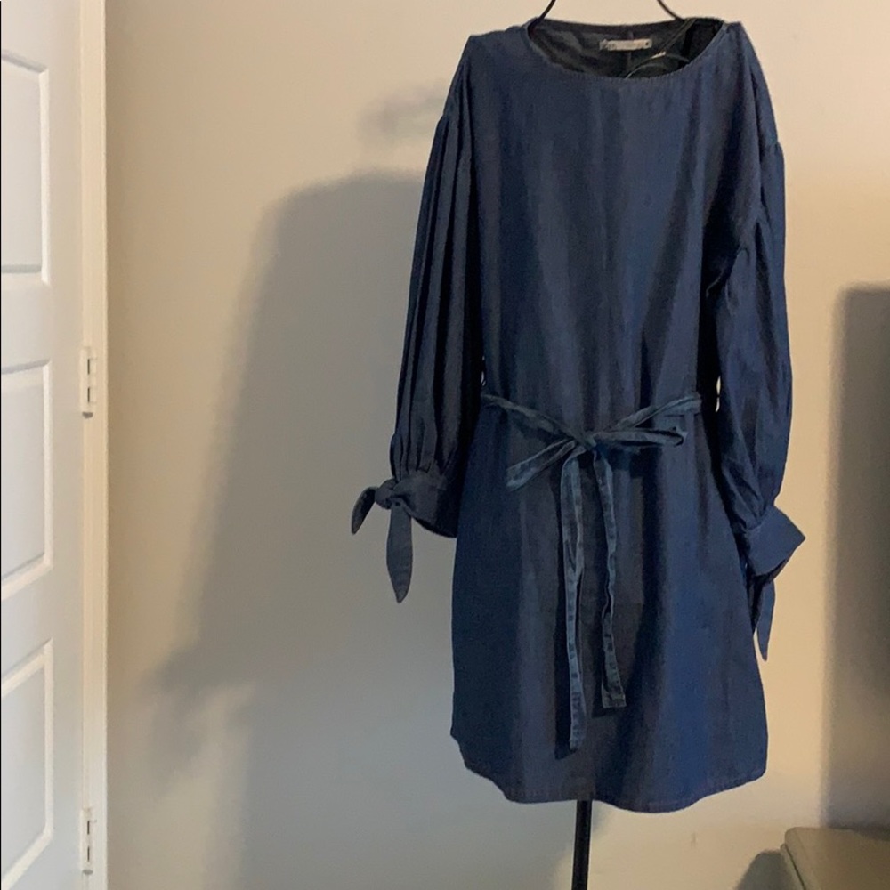 dress - Picture 1 of 10